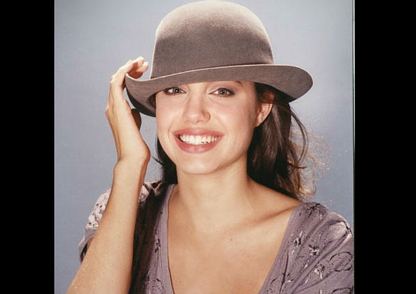 Angelina Jolie: Difunden fotos íntimas de la actriz cuando tenía 15 años Angelina Jolie: Difunden fotos íntimas de la actriz cuando tenía 15 años