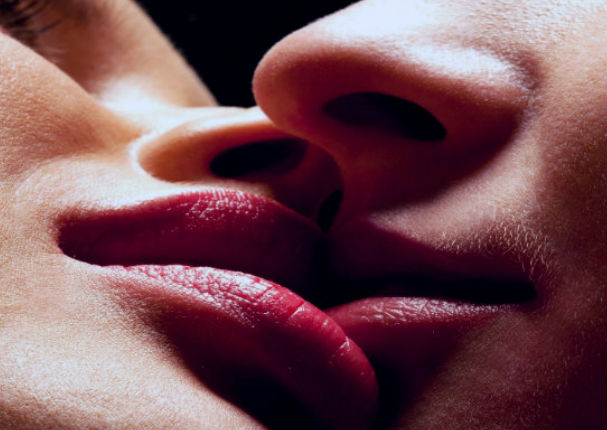 Pareja: Aprende a besar de la manera correcta ¡Conquístalo! Pareja: Aprende a besar de la manera correcta ¡Conquístalo!