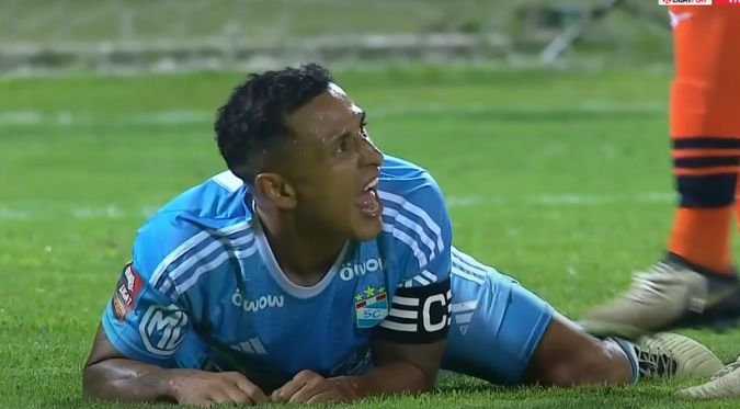 yoshimar-yotun-sufrio-grave-lesion-y-fue-retirado-en-ambulancia-futbolista-enciende-las-alarmas-de-cristal