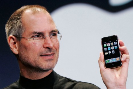 VIDEO: Apple rinde homenaje a Steve Jobs a un año de su muerte