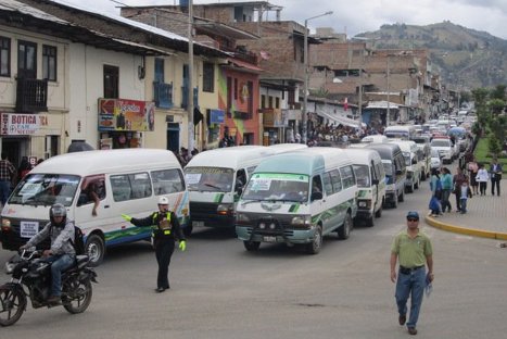 Transportistas acatan paro en Cajamarca y bloquean vías