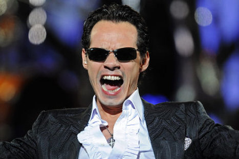 Avión de Marc Anthony sufre desperfecto en el aire