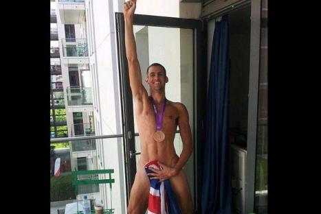 Londres 2012: Atleta británico escandalizó redes sociales con foto semidesnudo