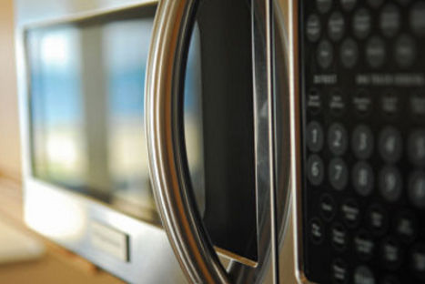 Diez cosas que no deberías meter en el microondas
