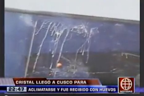 VIDEO: Sporting Cristal fue recibido a 'huevazos' en el Cusco