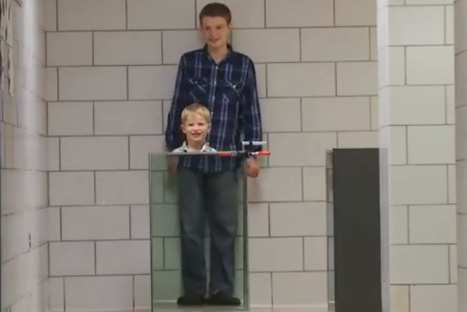 Físico logró hacer 'invisible' a sus hijos utilizando espejos y agua - VIDEO