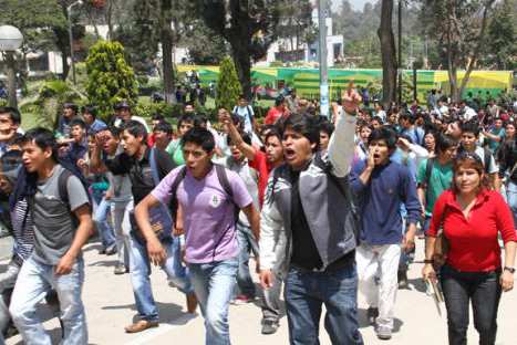 Enfrentamientos en Universidad La Cantuta dejaron más de 20 heridos