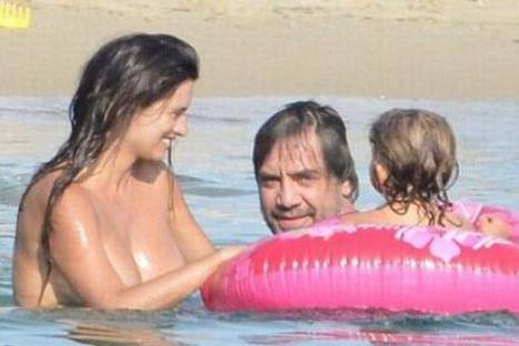 Captan a Penélope Cruz en 'topless' durante vacaciones en Francia