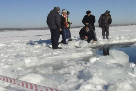 Hallan restos de meteorito en lago ruso.