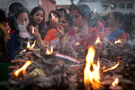 India:Alto funcionario aconseja a las mujeres disfrutar de las violaciones sexuales.