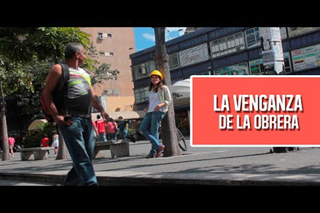 Mujer piropea a los hombres en un divertido video