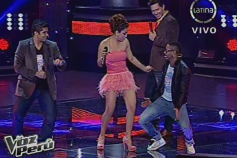 Kalimba y Jerry bailaron una salsa con un participante de 