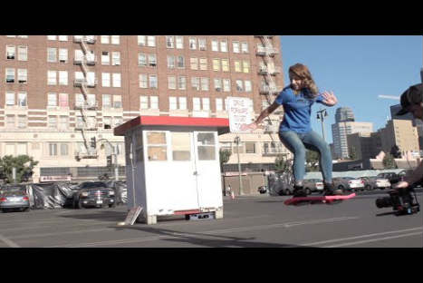 Insólito: crean la patineta voladora de 'Volver al Futuro' - VIDEO