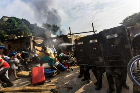 La otra cara del mundial: desalojan a residentes de las favelas en Brasil-FOTOS