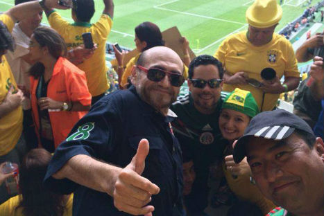 El 'Señor Barriga' estuvo en Brasil para alentar a México (FOTOS)