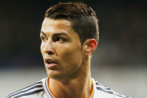 Cristiano Ronaldo se tomó un ´selfie´ con una curiosa máscara en su rostro
