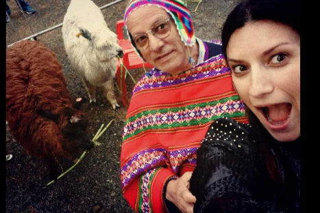 Laura Pausini comparte selfie con un chullo (FOTOS)