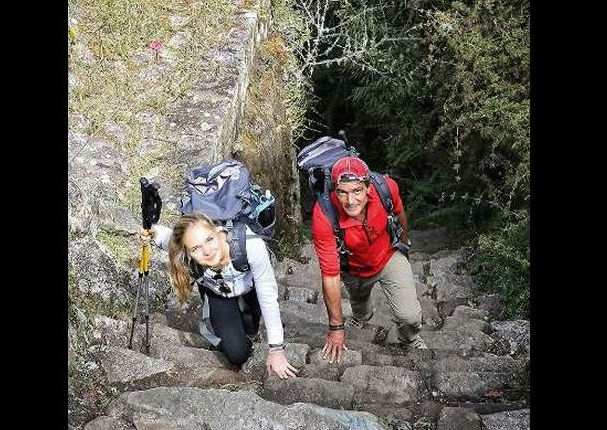 Antonio Banderas y su hija no pudieron evitar llorar al ver Machu Picchu