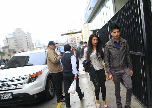 Vania Bludau y Christian Domínguez juntos nuevamente en el Poder Judicial (FOTOS)