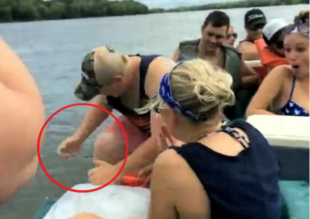 Propuesta de matrimonio en un lago salió mal - VIDEO