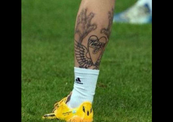Lionel Messi se tatúa el nombre de su hijo en la pierna (FOTOS)