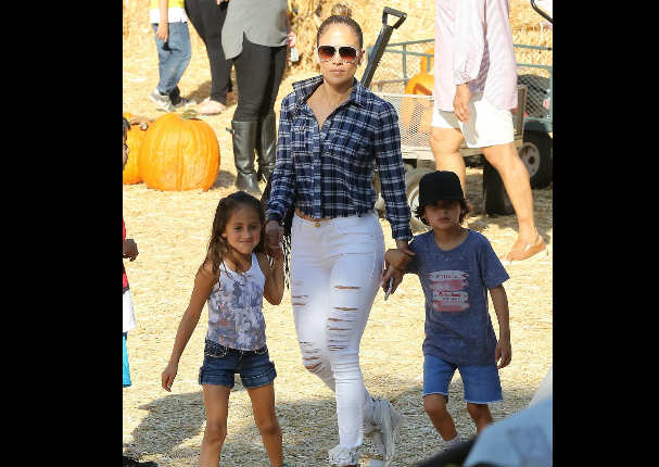 Jennifer Lopez reconoció que debe escoger mejor a sus novios por el bien de sus hijos
