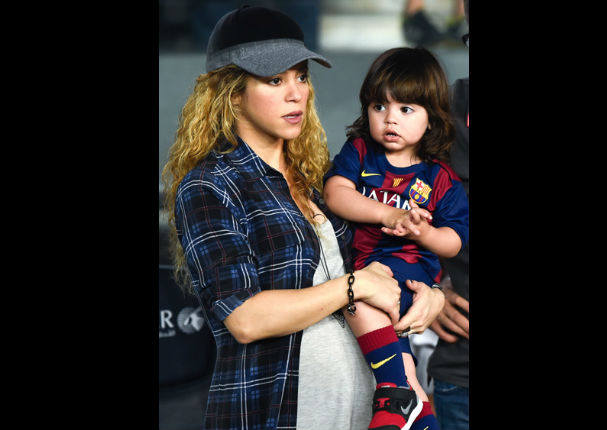 Shakira luce orgullosa su embarazo (FOTOS)