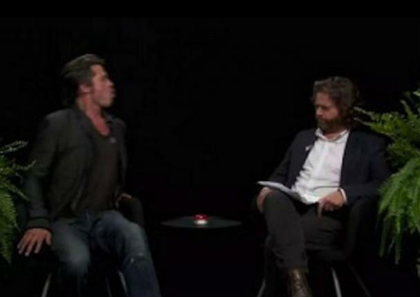 Brad Pitt le escupió un chicle a su entrevistador (VIDEO)