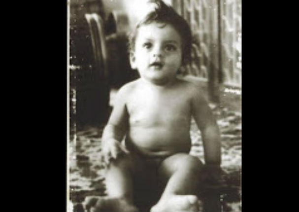 Mira cómo lucía Shah Rukh Khan cuando era un bebé (FOTOS)