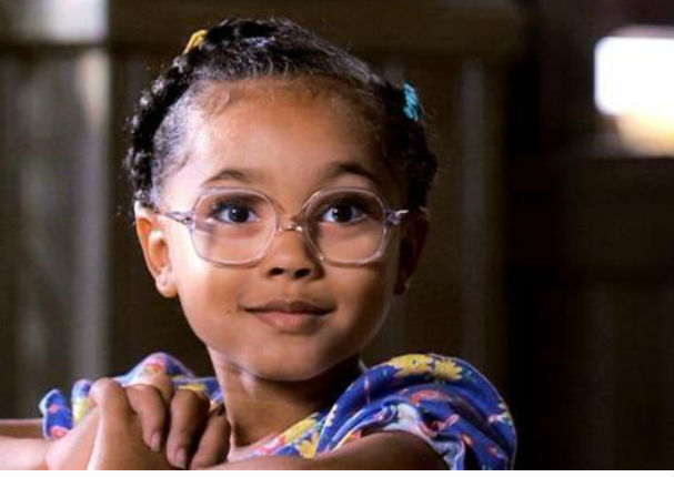 Mira cómo luce hoy Lavanda Brown de la película Matilda (FOTOS)