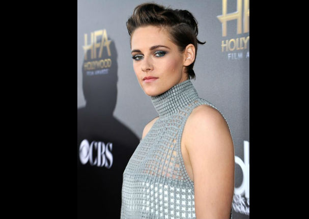 Protagonista de Crepúsculo mostró de más en los 'Hollywood Film Awards' (FOTOS)