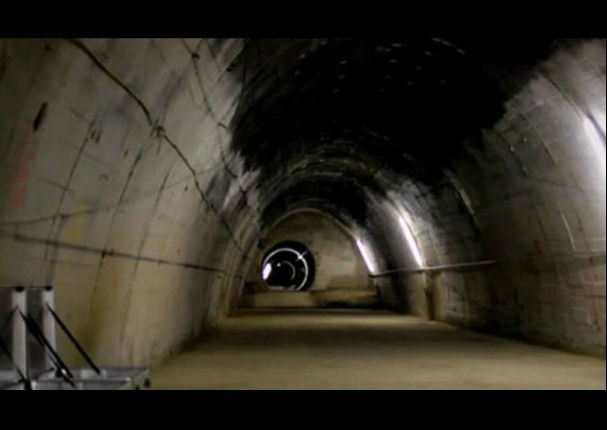 Salen a la luz imágenes de de un túnel secreto donde Hitler desarrollaba la bomba atómica (FOTOSO)