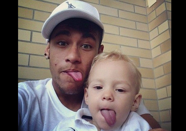 Neymar entrena a su hijo para que siga sus pasos (VIDEO)