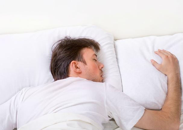 Descubre el significado de las posiciones más comunes al dormir  (FOTOS)