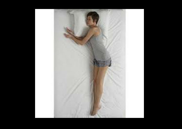 Descubre el significado de las posiciones más comunes al dormir  (FOTOS)