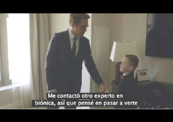 Robert Downey Jr. le regala brazo biónico a niño discapacitado (VIDEO)
