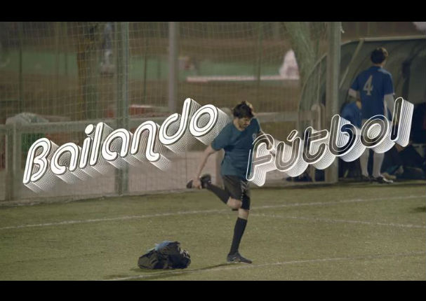 Mira el divertido spot que muestra que los hombres saben bailar con fútbol  (VIDEO)