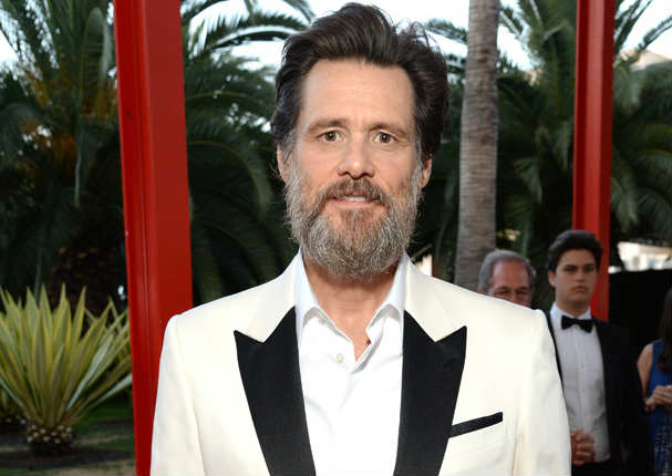 Jim Carrey sorprende con radical cambio de look (FOTOS)
