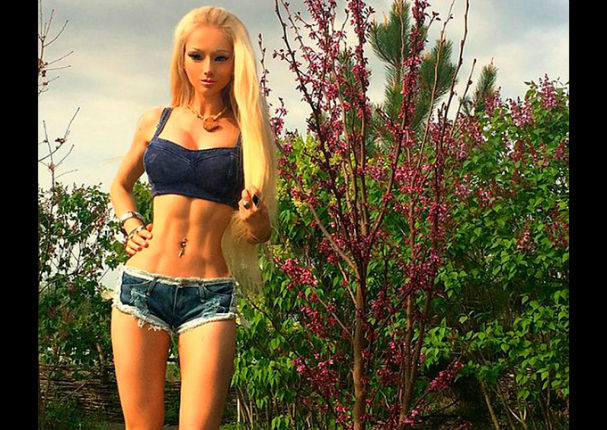 Mira la última sesión de fotos de la famosa ‘Barbie Humana’