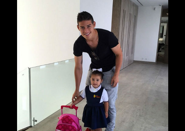 Foto de James Rodríguez acompañando a su hija a la escuela se volvió viral