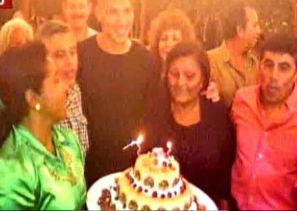 Así disfrutaron Paolo Guerrero y Alondra de la fiesta de Doña Peta (VIDEO)