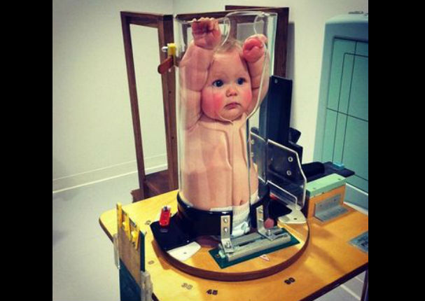 ¿Qué hacen con el bebé en esa máquina?