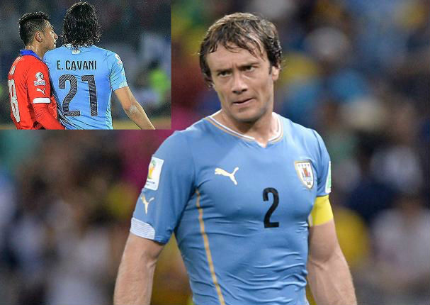 Diego Lugano amenaza a Gonzalo Jara por falta contra Cavani