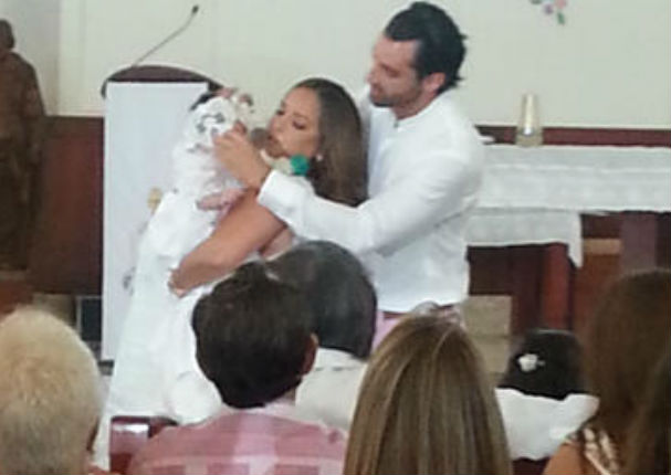 Mira cómo fue el bautizo de la hija de Adamari López (FOTOS)