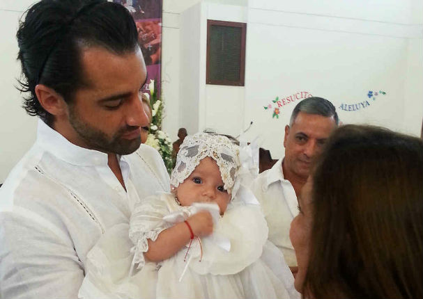 Mira cómo fue el bautizo de la hija de Adamari López (FOTOS)