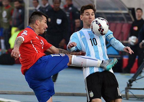 Esta es la terrible patada que le metió Medel a Messi (VIDEO)