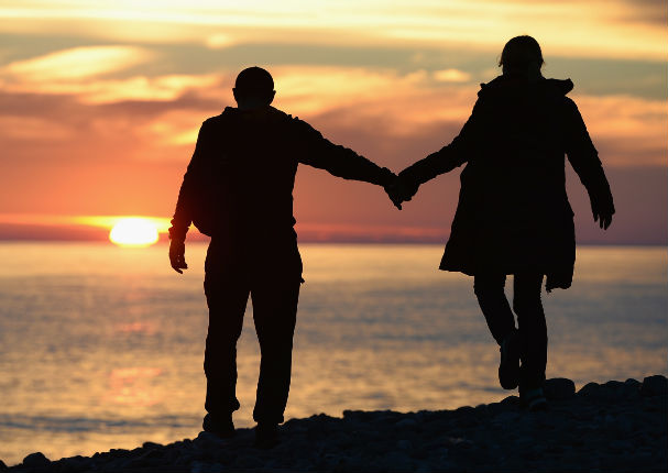 Cinco beneficios de tener una relación con un hombre mayor
