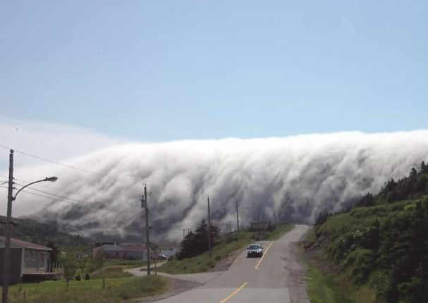 Esta espeluznante niebla parece salida de una película de terror (VIDEO)