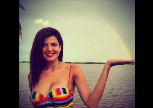 Nicole Faverón estremece las redes sociales con sexys fotos en bikini