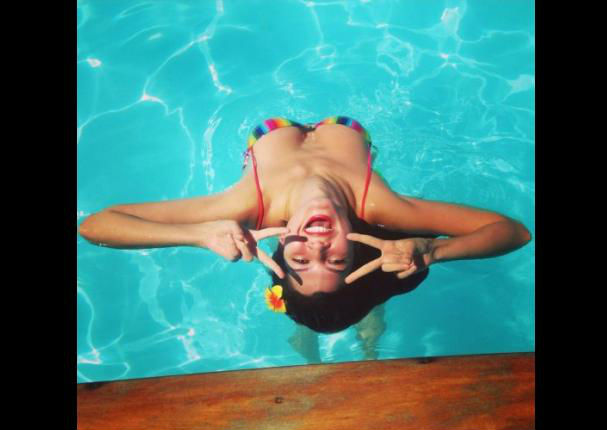 Nicole Faverón estremece las redes sociales con sexys fotos en bikini